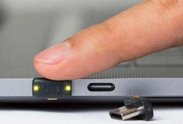 Çelës fizik sigurie Yubico YubiKey 5C Nano, e zezë