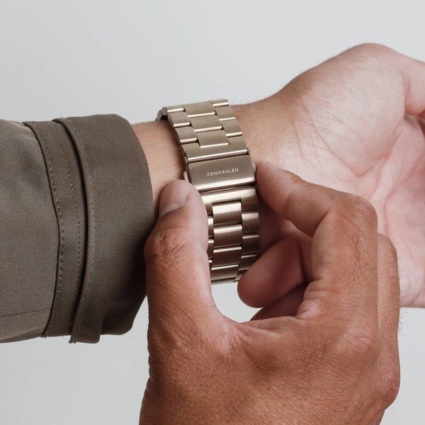 Ремен за часовник Vonmählen Link Bracelet 2 за Apple Watch, 40–42mm, нерѓосувачки челик 316L, златна боја