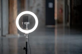 LED кружна светилка Newell RL-10A, 10\", со статив, бела