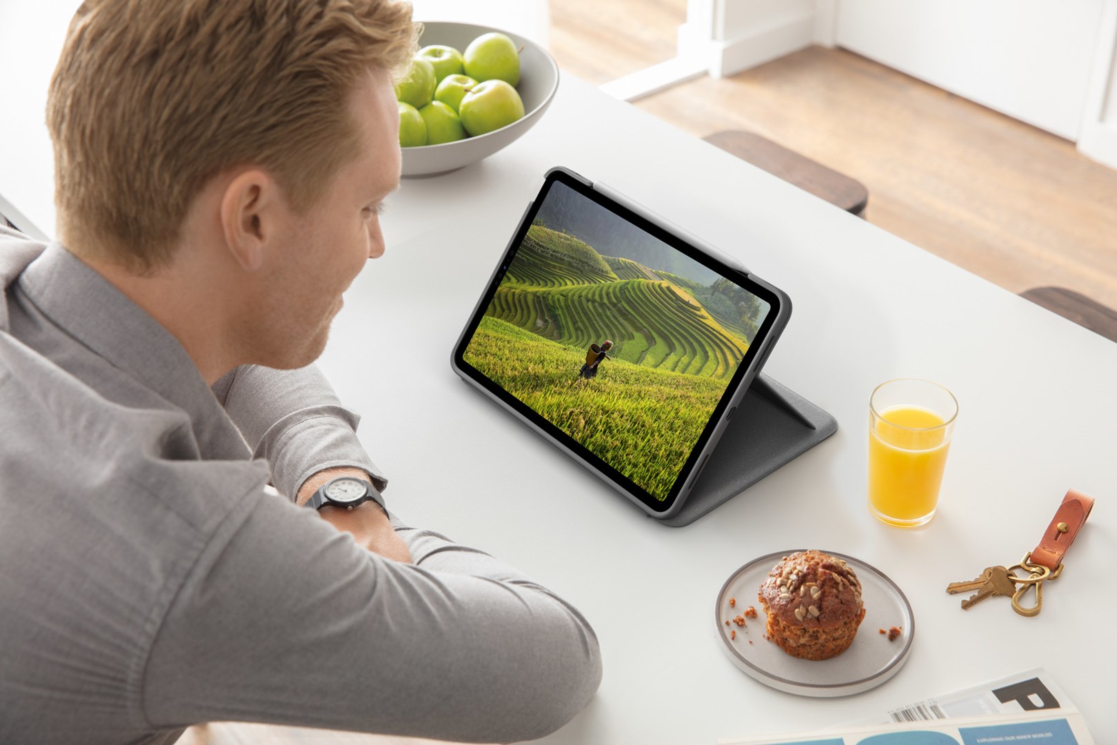 Подлога со тастатура за iPad Air (4-та и 5-та генерација) Logitech Folio Touch, сива