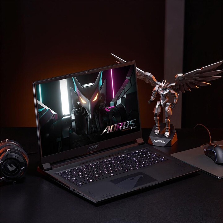 Laptop GIGABYTE AORUS 17X (2023), 17.3", Intel Core i9, 32GB RAM, 2TB SSD, NVIDIA GeForce RTX 4090, i zi