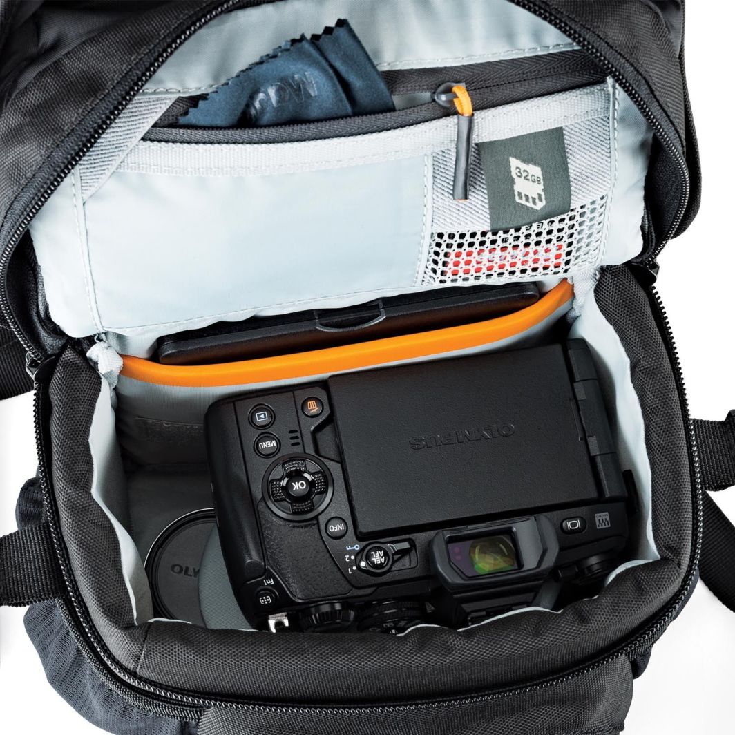Çantë kamerë Lowepro Nova 140 AW II, për DSLR dhe mirrorless, e zezë