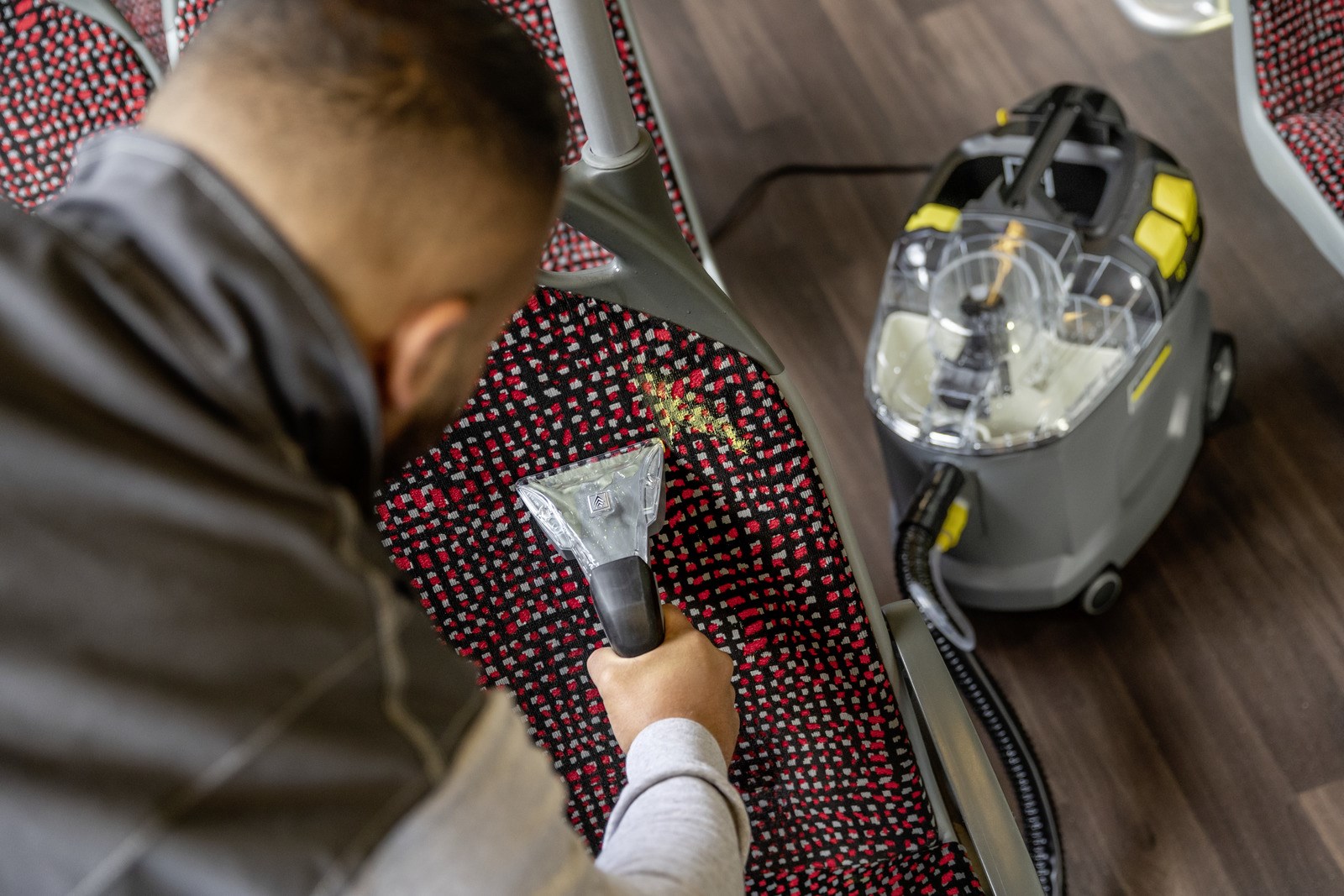 Pastrues industrial me larje Karcher Puzzi 8/1, 8L, i verdhë