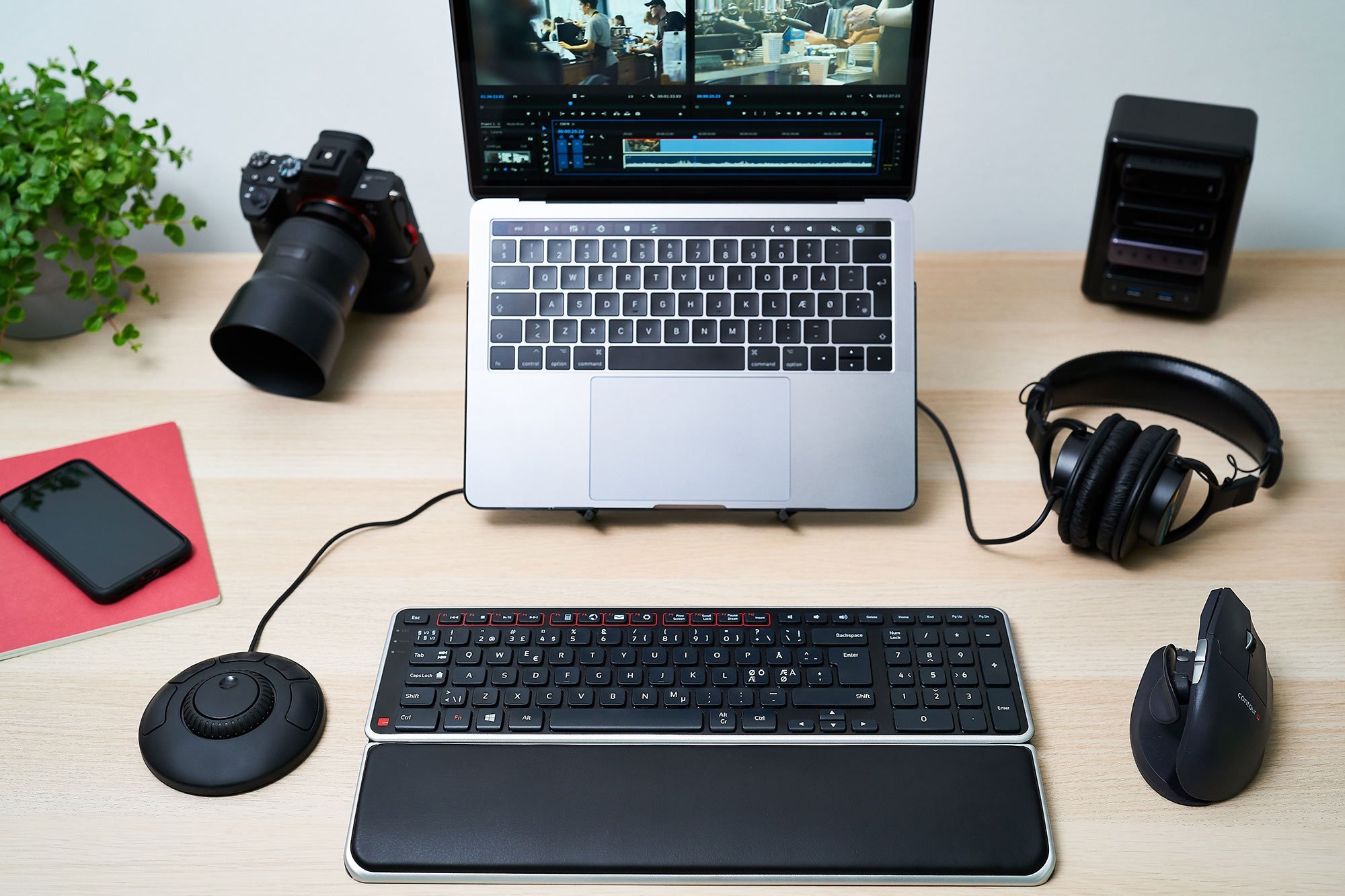 Kontrollues ergonomik Contour Design Shuttle Xpress, me rrotë rrokullisëse, me butona funksionalë, i zi