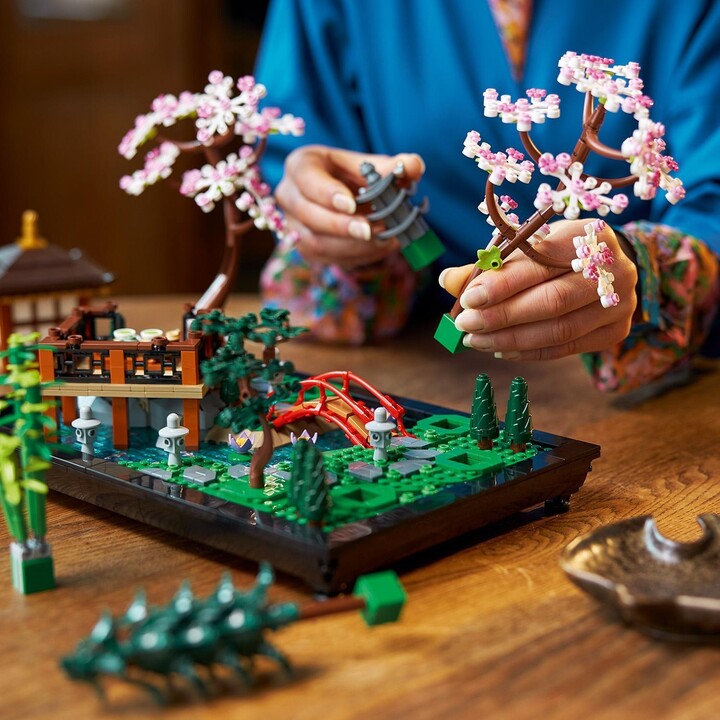 Set LEGO® Icons 10315 Quiet Garden, 1363 pjesë