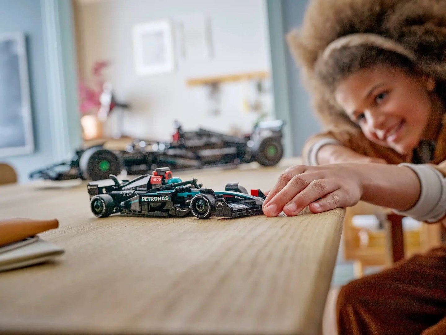 Lodër LEGO Mercedes AMG F1 Racing Car 77244, makinë garash, shumëngjyrëshe