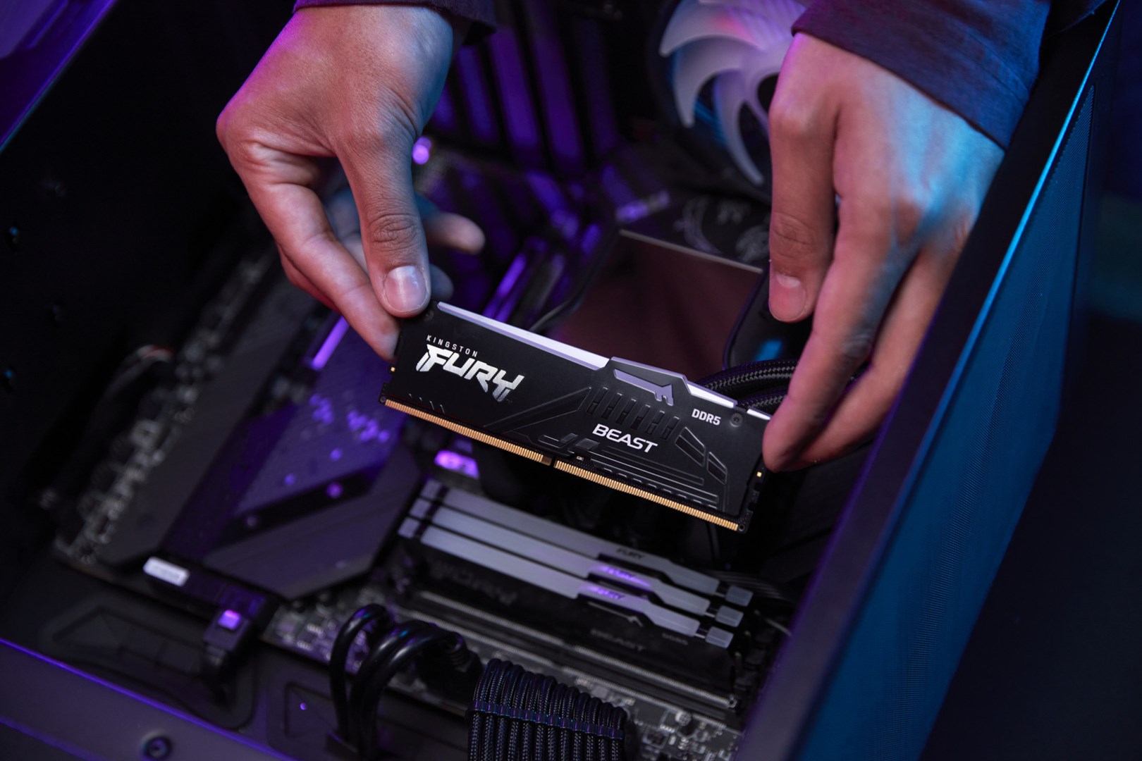 RAM desktop Kingston FURY Beast, 32GB DDR5, 6000MT/s, RGB, i zi