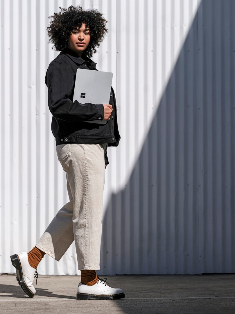 Лаптоп Microsoft Surface Laptop, 14.4", Intel i7-11370H, 32 GB RAM, 1000 GB SSD, NVIDIA RTX A2000, платина