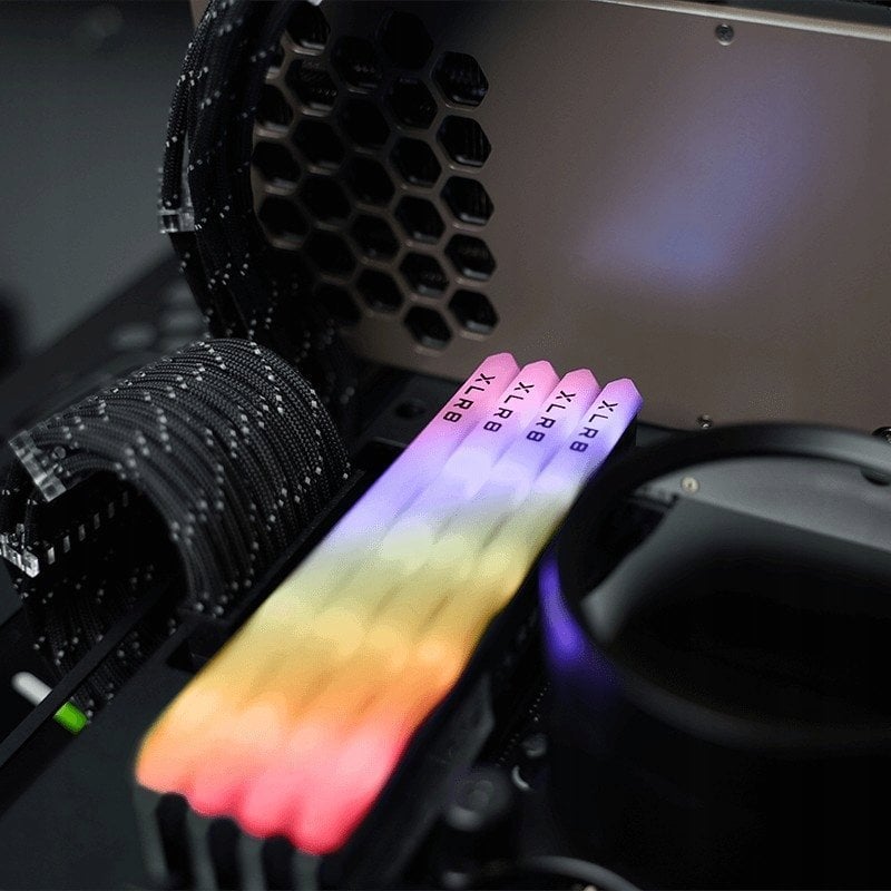 Memorie PNY XLR8 Gaming REV RGB, DDR4, 16 GB, 3200 MHz, CL16, MD16GD4320016VRGB-SI
