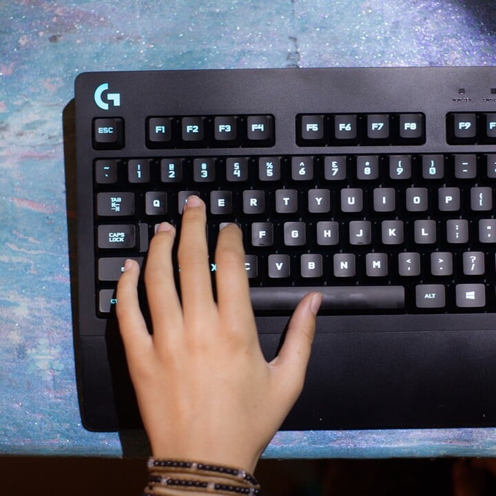 Tastierë Logitech G213 Prodigy, CZ/SK, e zezë
