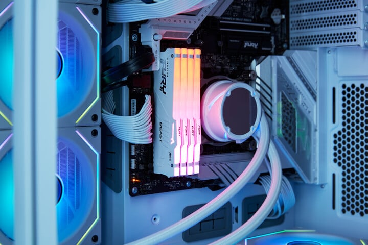 Modul i memories Kingston Fury Beast White RGB 32GB DDR5 5600 CL36, AMD EXPO