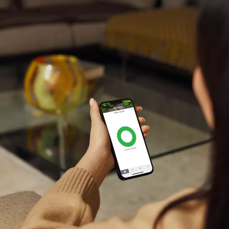 Ura smart Yale ConnectX Wi-Fi Bridge, lidhje Wi-Fi dhe Bluetooth, kontroll deri në 4 brava