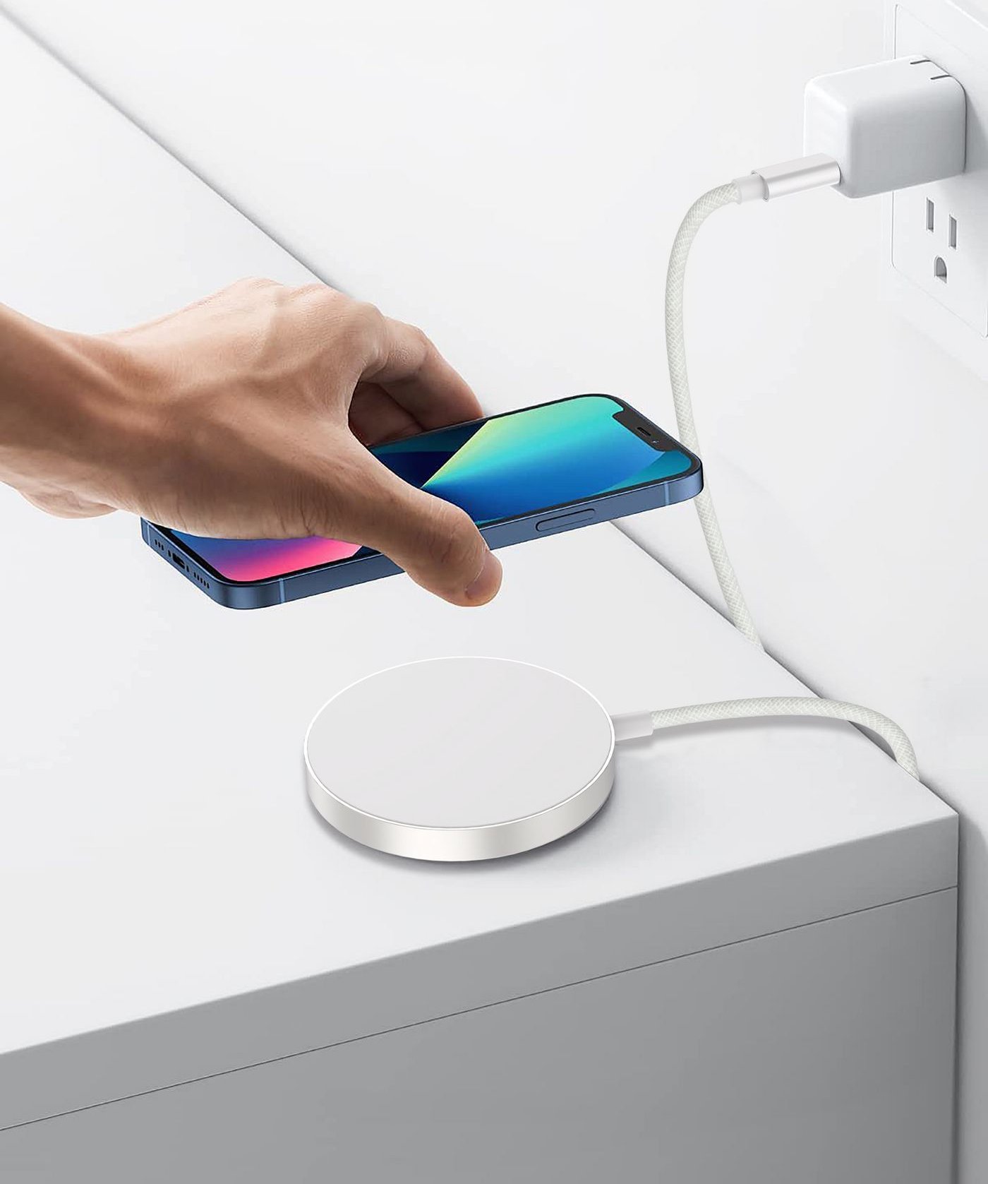 Магнетски полнач без кабел ESTUFF ES638300, 15W, за iPhone MagSafe и QI