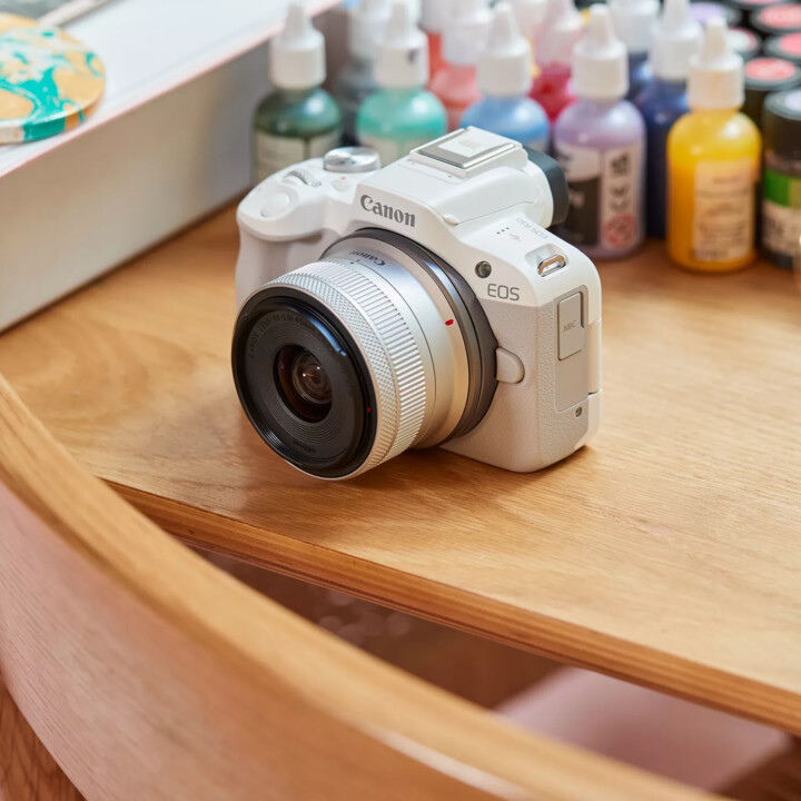 Kamerë Canon EOS R50, e bardhë + RF-S 18-45 IS STM