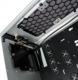 Kasë Raijintek Thetis, Midi Tower