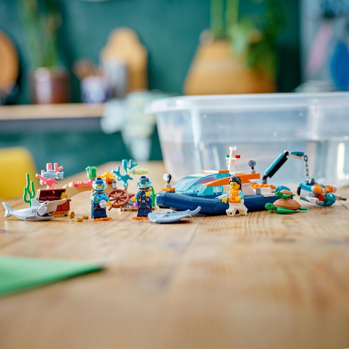 Set LEGO® City 60377 Divers' Exploration Submarine, 182 pjesë
