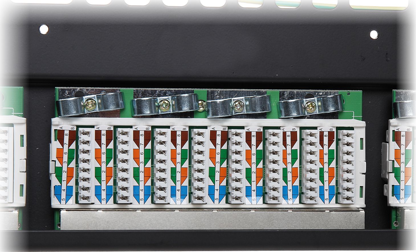 Patch panel Delta PP-24 RJ45, 24 porta, Cat 5e FTP, 1U, i zi