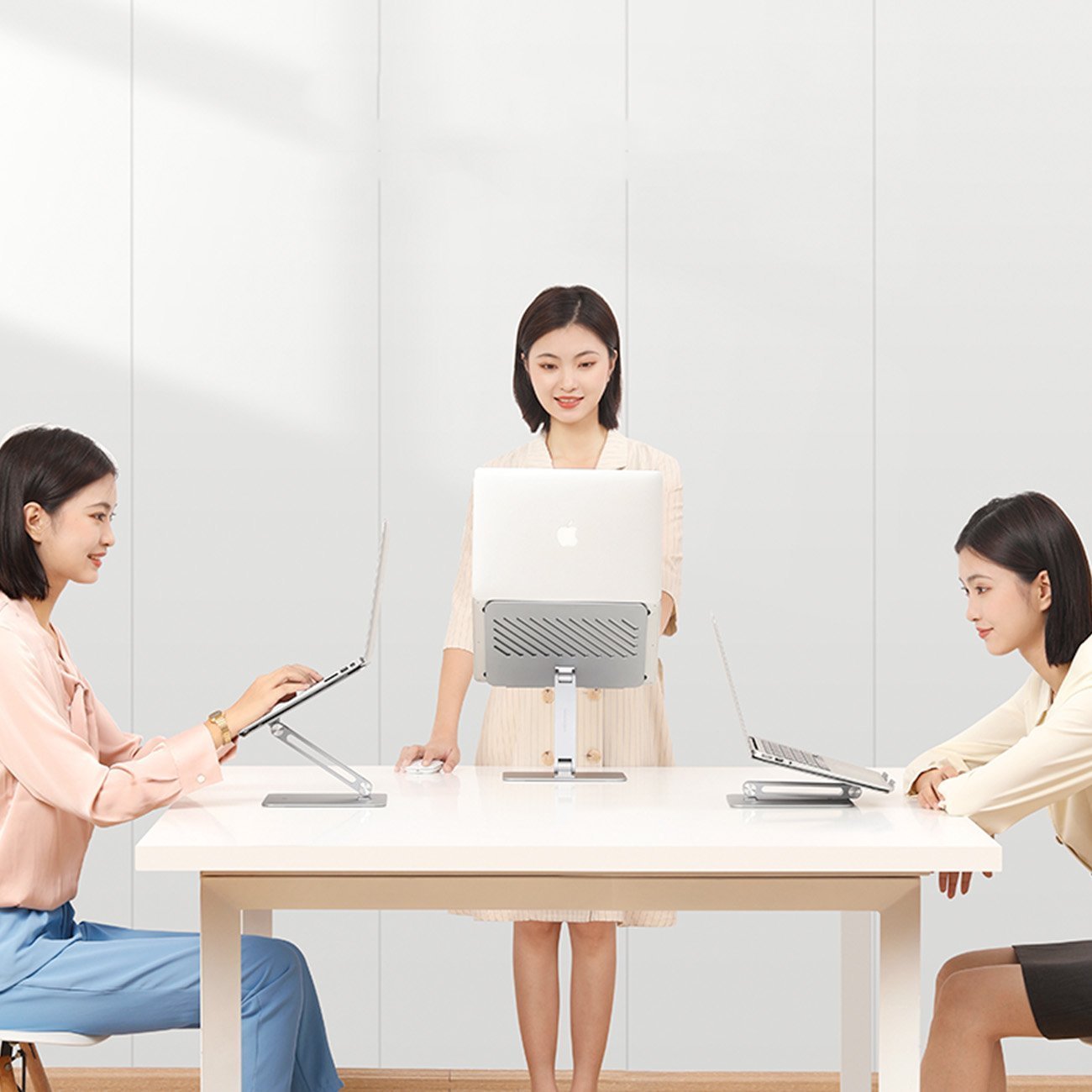 Mbajtëse laptopi Ugreen LP339, aliazh alumini, 13-17.3", e argjendtë