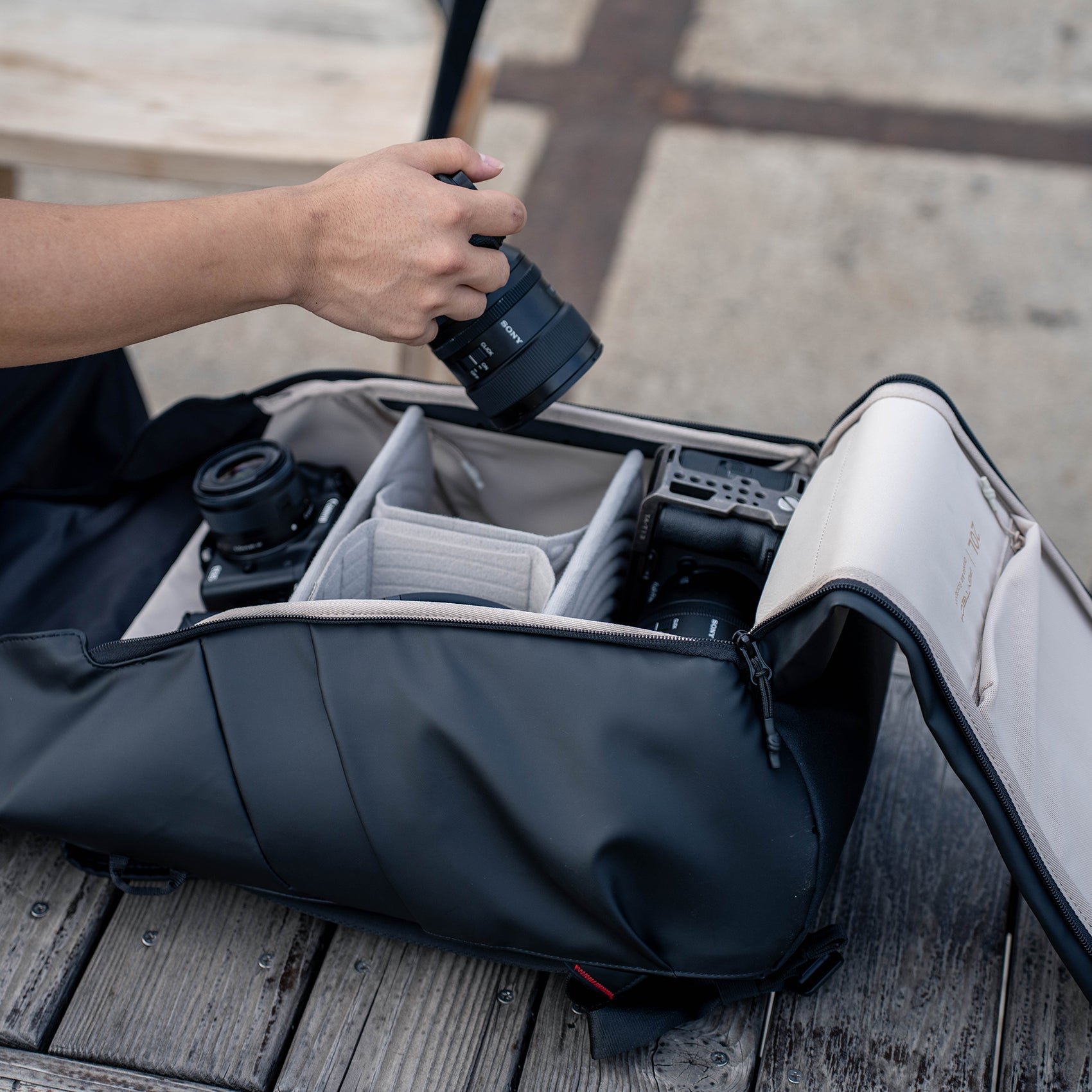 Çantë shpine PGYTECH OneGo Air Backpack 25, 25L, për aparat fotografik dhe laptop, e zezë