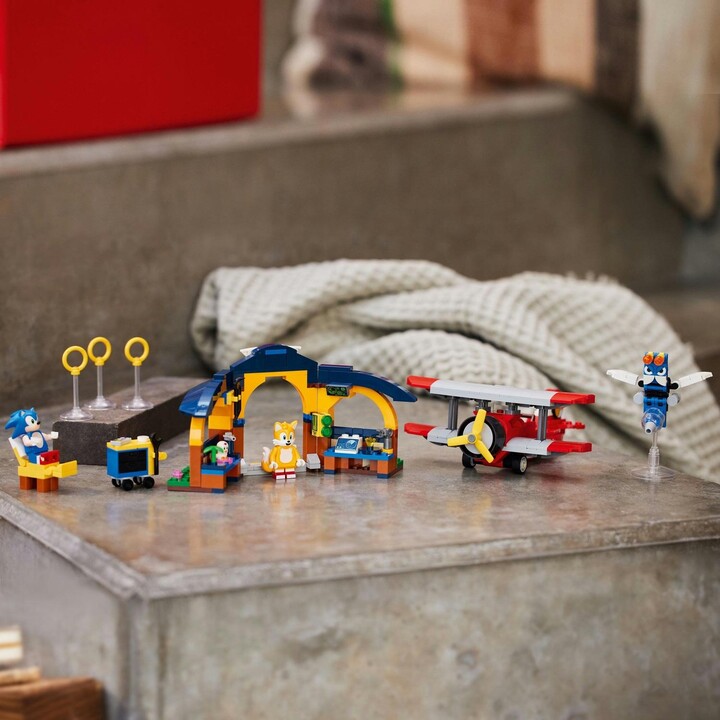 Set LEGO® Sonic the Hedgehog™ 76991 Tails' Workshop and Tornado Plane