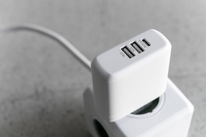 Karikues FIXED USB-C, 2xUSB-A, PD, 60W, i bardhë