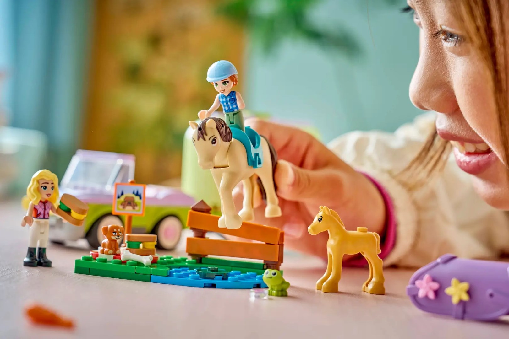 Set lodër LEGO Friends Trailer for Horse and Foal 42695, me rimorkio, për fëmijë