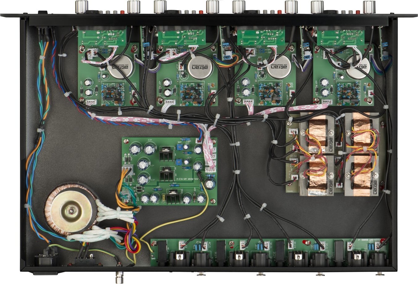 Preamp audio Warm Audio WA-412, 4 kanale, rack 1U, ngjyrë e zezë