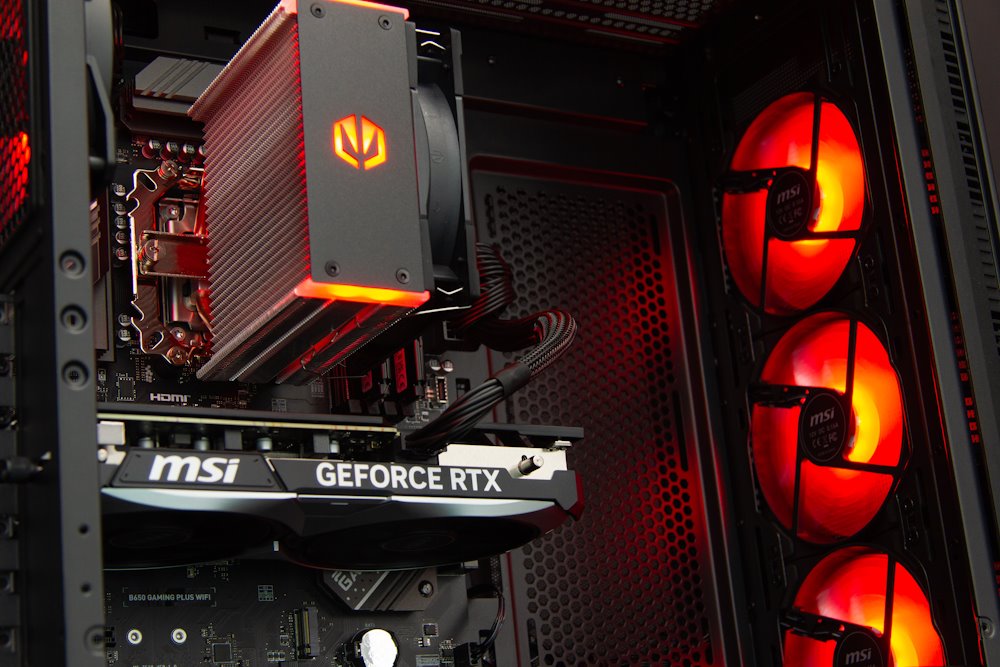 Kompjuter HAL3000 MČR Finale Pro Super, AMD Ryzen 5 9600X, 32GB RAM, 1TB SSD, NVIDIA RTX 4070 Super, i zi