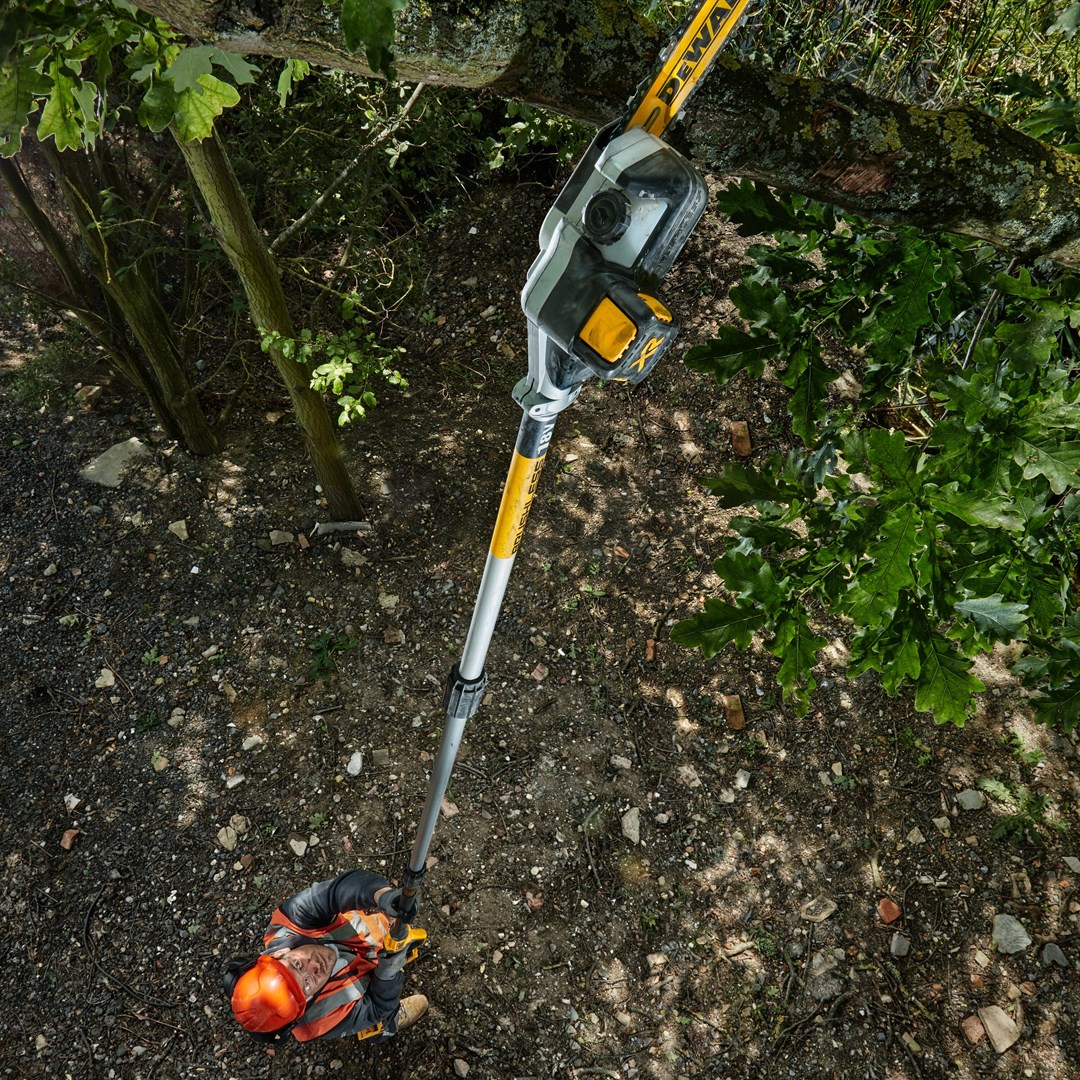 Sharrë zinxhiri me shtyllë Dewalt DCMPS567N, 18V, shinë 20 cm, e verdhë