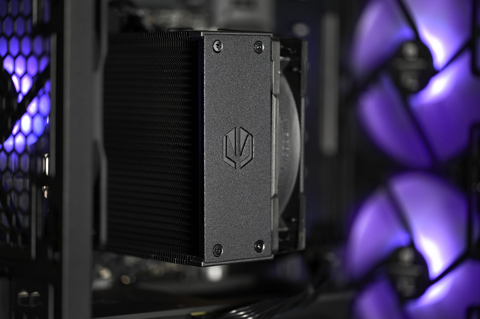 Kompjuter gaming Actina 5901443421214, Ryzen 5, 32GB RAM, 1TB SSD, GeForce RTX 5060, i zi