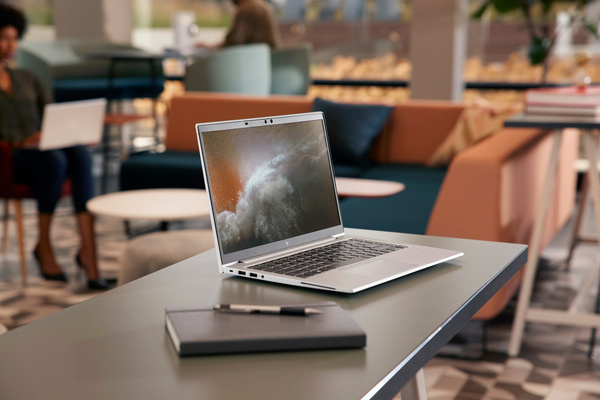 Лаптоп - HP ELITEBOOK 845 G8 RYZEN 5 5600U 14"FHD 8GB_3200MHZ SSD 512GB RADEON RX VEGA 7 2XTB4 ALU BLK FPR 56WH Сребрен