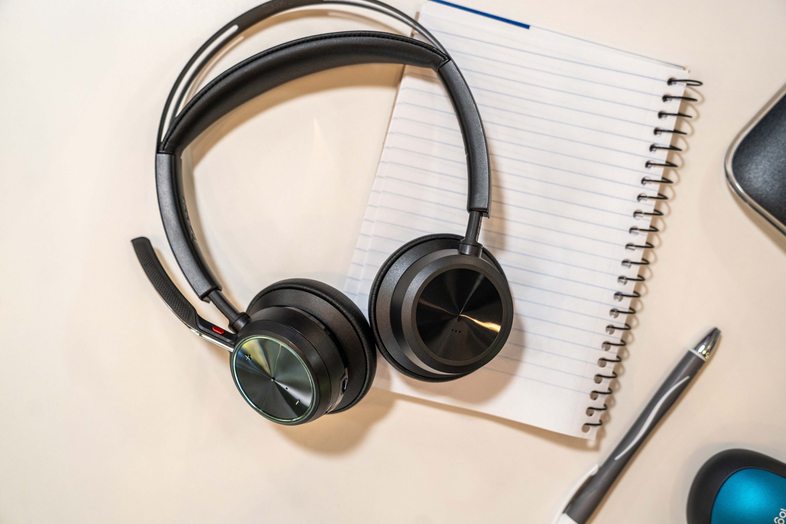 Kufje zyre Poly Voyager Focus 2 USB C, pa tela, USB C, të zeza