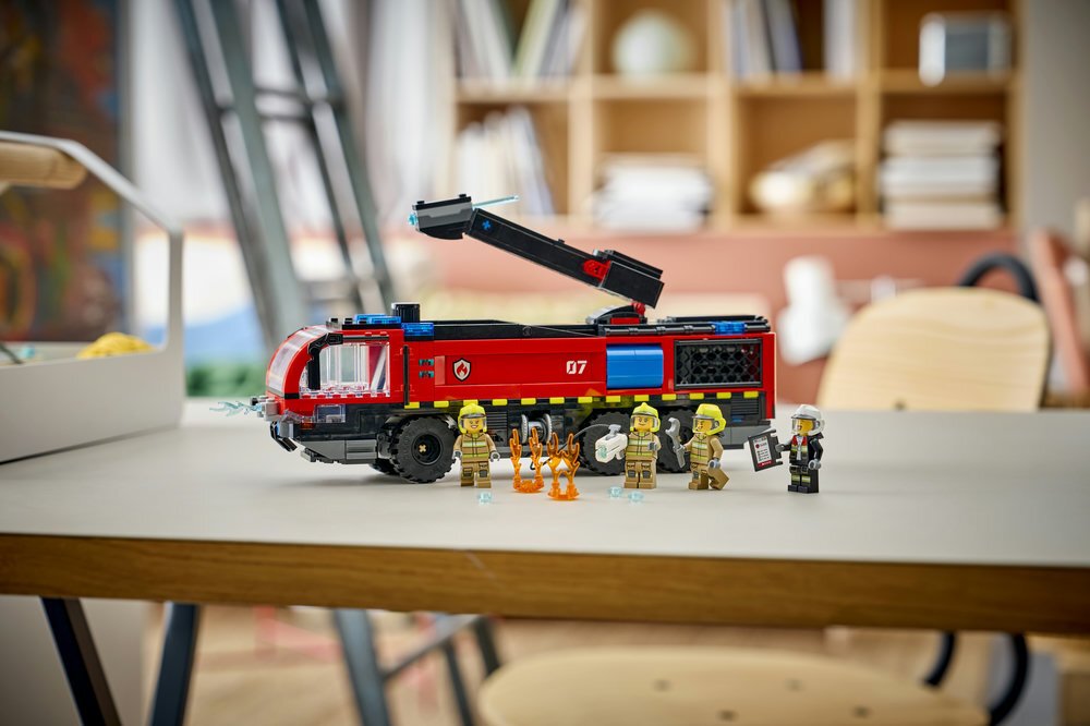 Set lodër LEGO Airport Fire Truck 60499, kamion zjarrfikës aeroporti, ndërtim kreativ, shumëngjyrësh