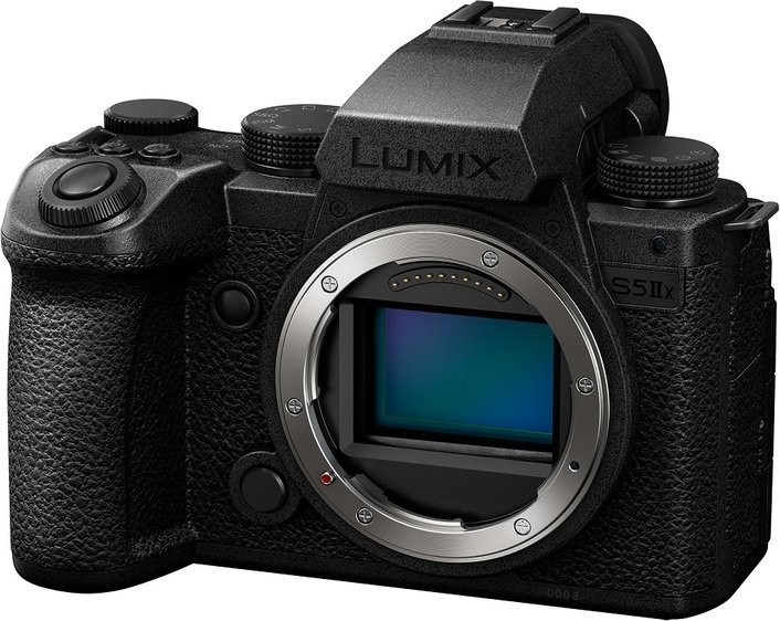 Aparat за фотографирање Panasonic Lumix S5 IIX DC-S5M2XME, full-frame 24.2MP, сет со објектив 24-105mm, црн