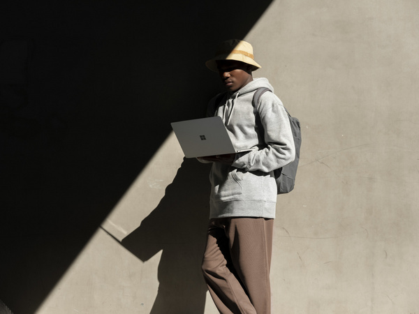 Laptop Microsoft Surface GO, 12.4", 8GB RAM, 256GB SSD, Core i5, Intel® UHD Graphics, i hirtë