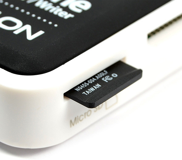 Lexuesi i kartave Axago ALL-IN-ONE