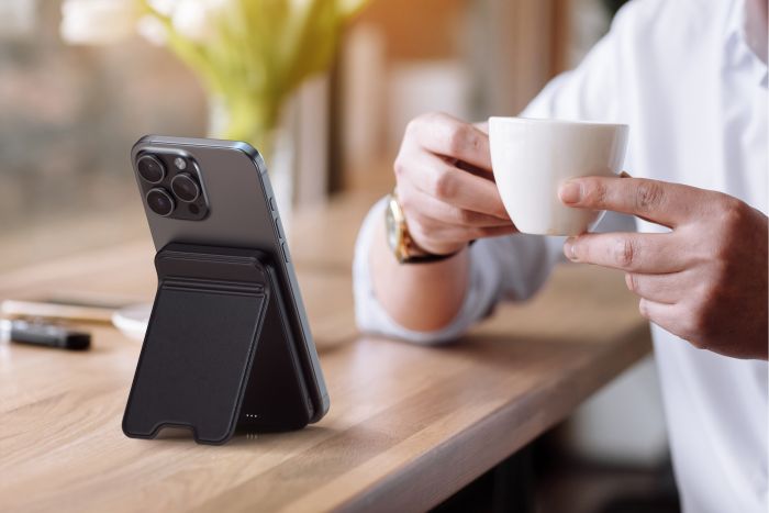 Satechi Qi2 5K Magnetic Power Bank with Stand, Black