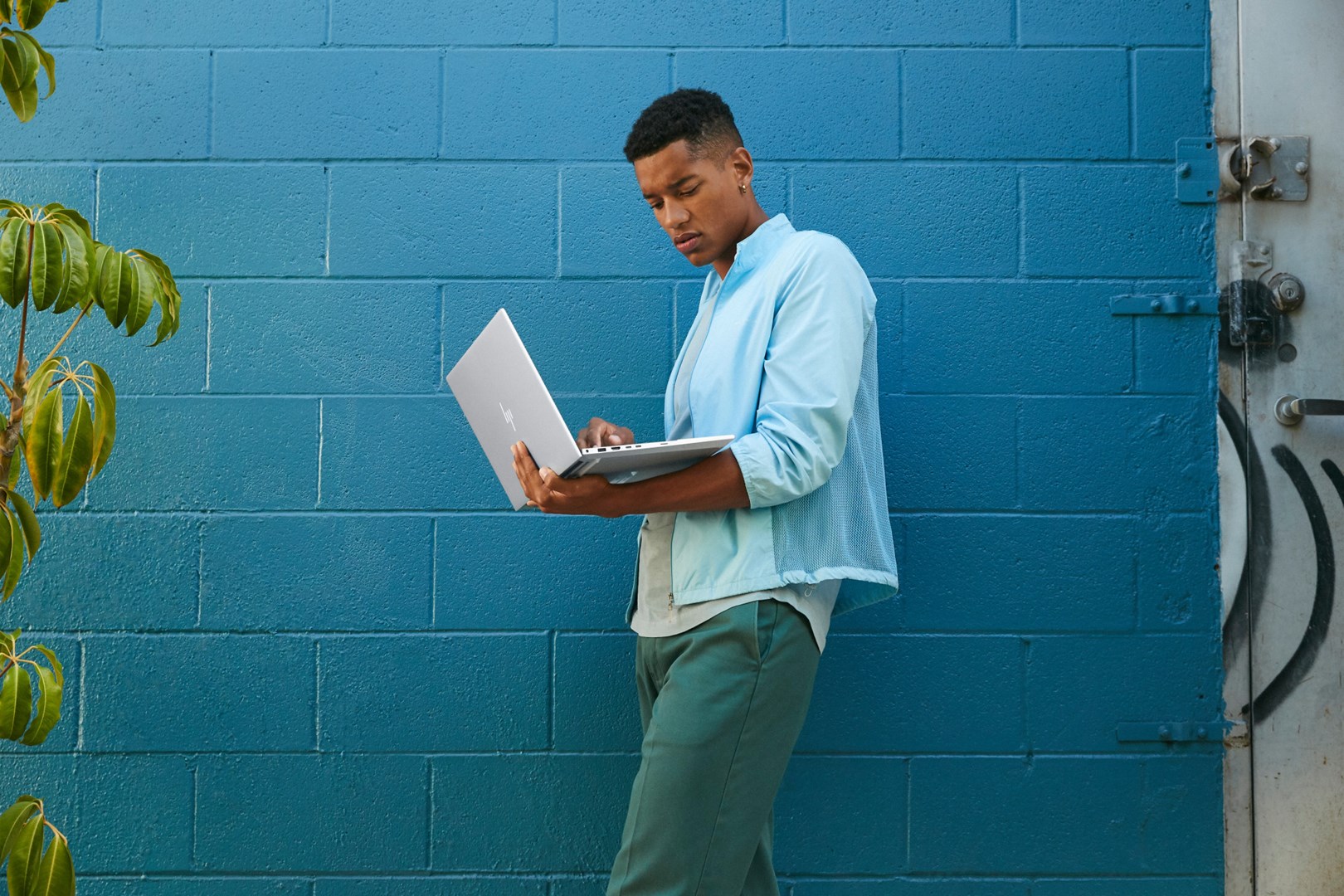 Laptop 2në1 HP ENVY x360 15-ew0013dx, 15.6", Intel Core i5, 16GB RAM, 512GB SSD, i argjendtë