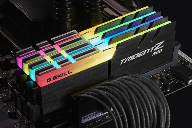 Memorie G.Skill Trident Z RGB, DDR4, 32 GB, 3200 MHz, CL16, F4-3200C16Q-32GTZR