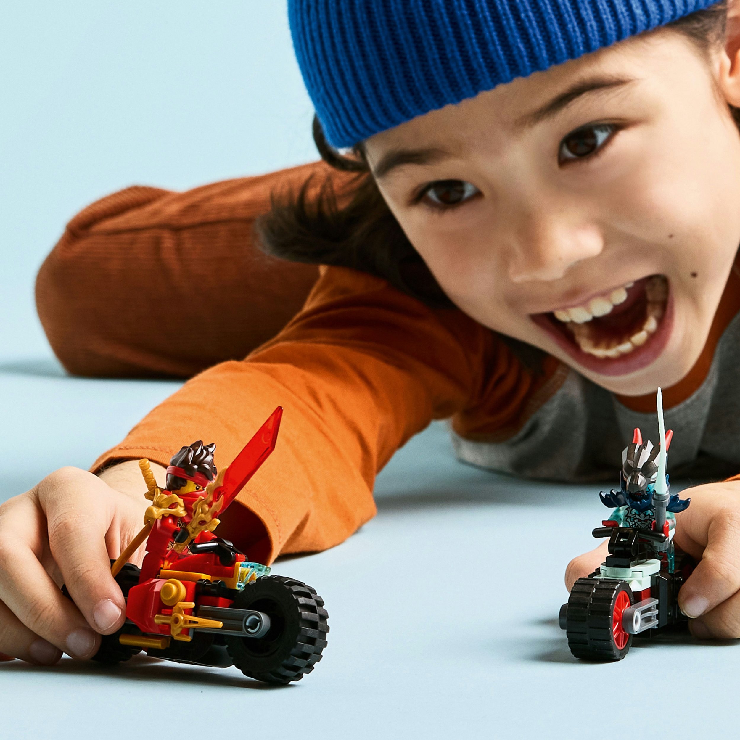 Set LEGO NINJAGO Kai’s Motorcycle Speed Race, 2 motoçikleta, për fëmijë